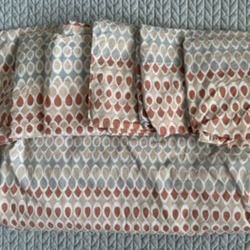 Full/Queen Crate & Barrel Organic Cotton Duvet Set w/Six Pillowcases  (Like New)